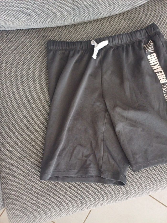 Short gris enfant très bon état Tex 11-12 ans - photo numéro 3