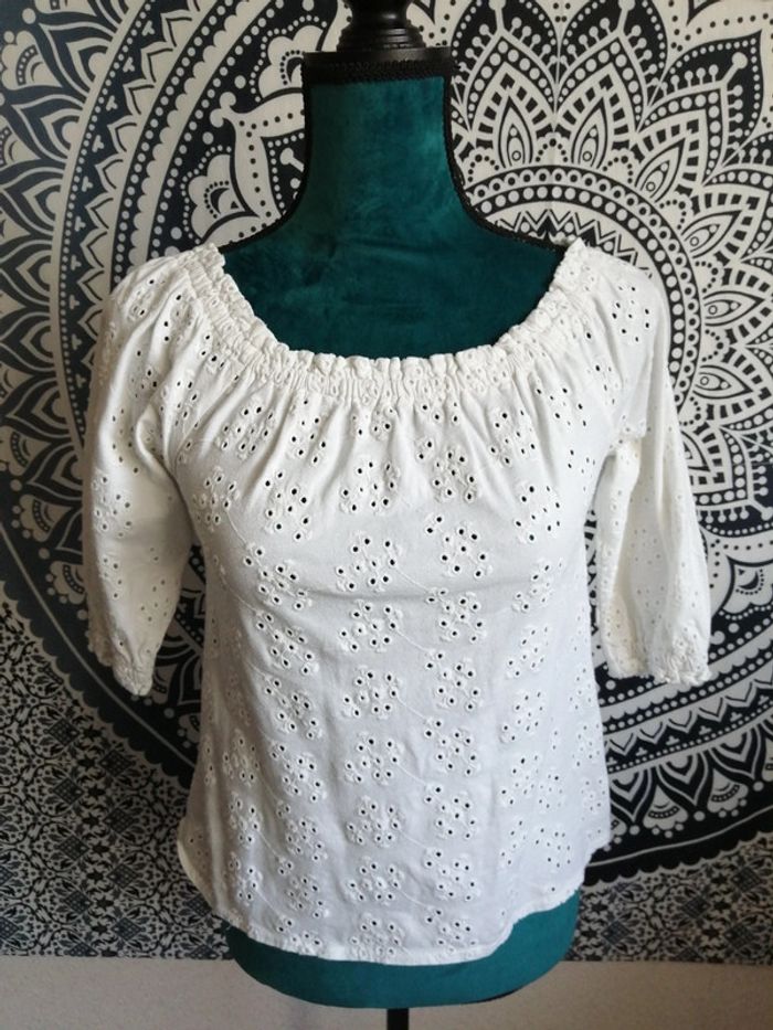 Haut blanc manches trois quart broderie anglaise / kiabi / (XS) - photo numéro 2