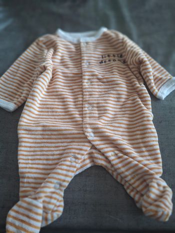 Vends  10 pyjama  garçon bébé  naissance