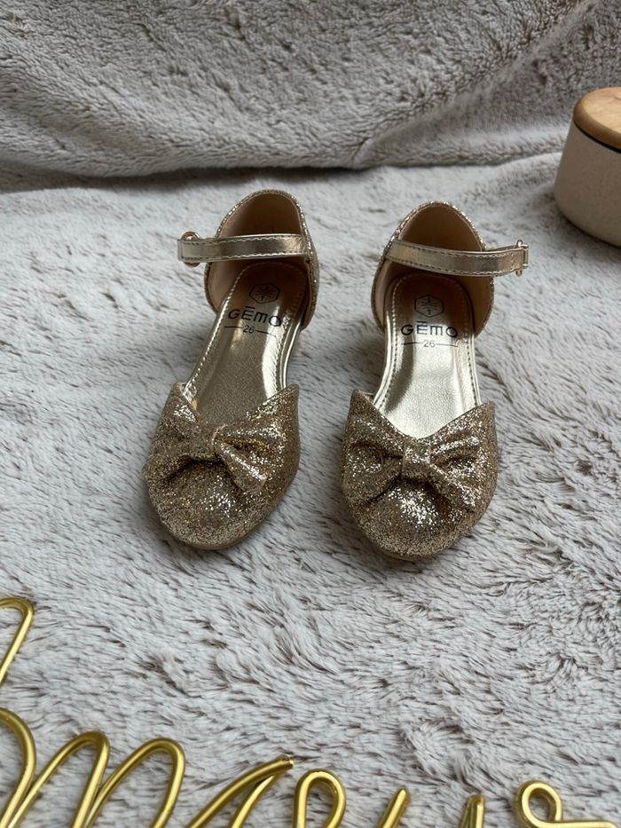 Chaussure de princesse à paillette doré - Gemo Taille 26 - photo numéro 3