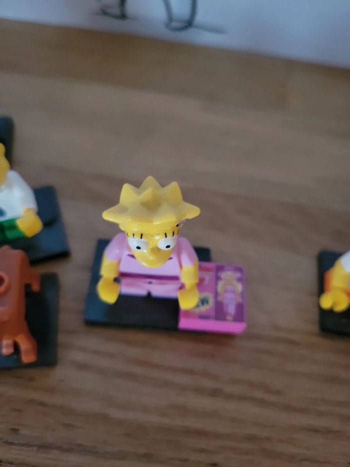 Jouet figurine articule lego the simpson fille Lisa et boîte goûter - photo numéro 2
