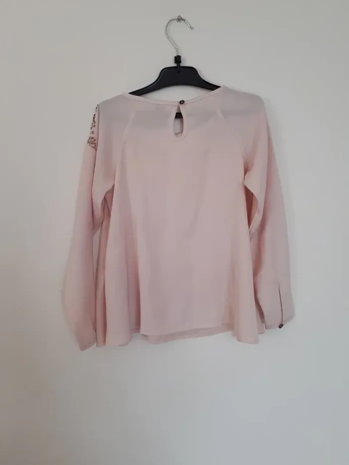 Jolie blouse a sequin 6 ans - photo numéro 4