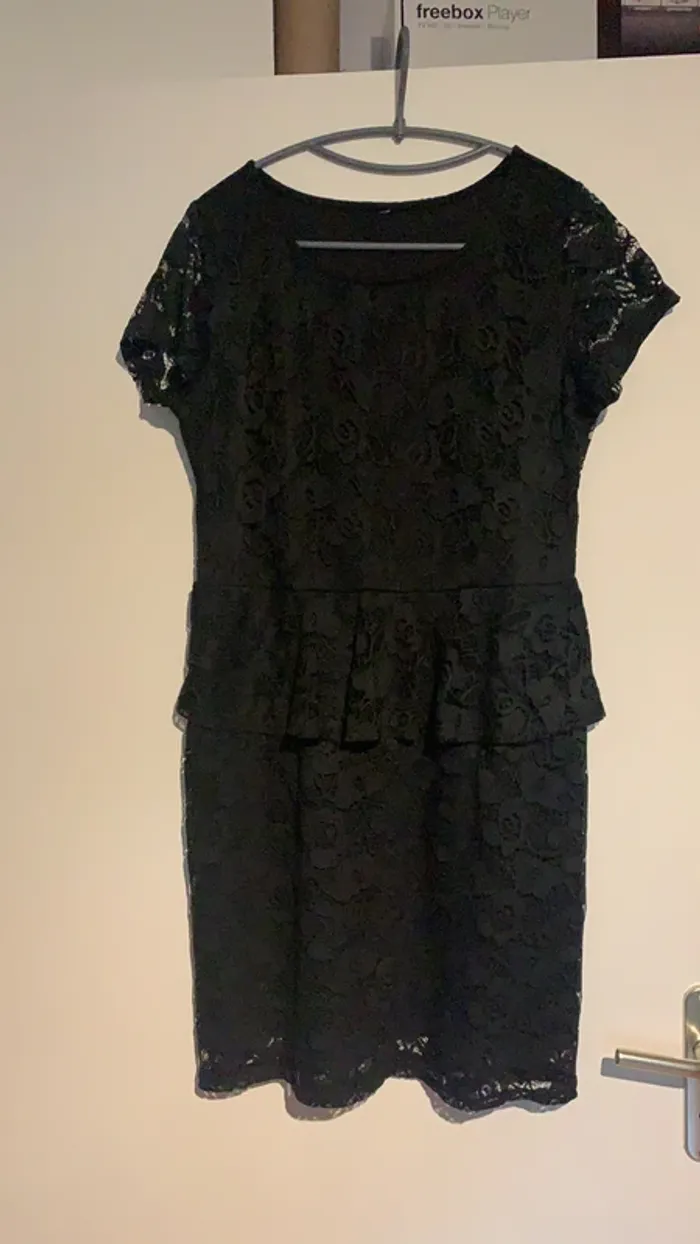 Robe à dentelle noire