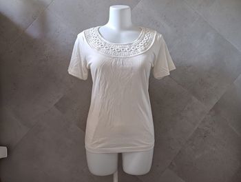 T shirt fluide blanc avec broderies Taille 38-40 Damart Neuf
