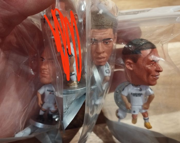 Lot de 4 figurines Real Madrid neuves
