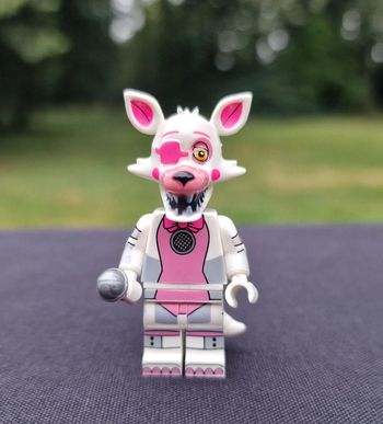 Minifigure jeu vidéo film horreur FNAF Five Nights At Freddy's  Foxy blanc et rose