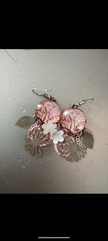 Boucles d'oreilles cabochon fleurie rose et taupe