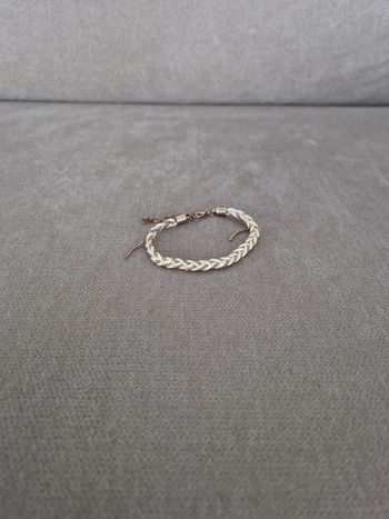 Bracelet tressé blanc crème avec lignes boules dorées