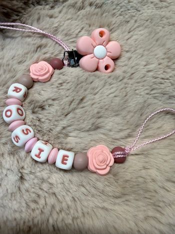 Attache tétine fleur 