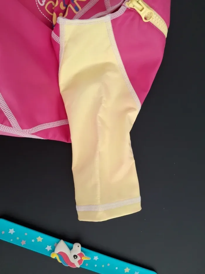 Combinaison anti-UV/ Combinaison de surf 4 ans très bon état - photo numéro 7