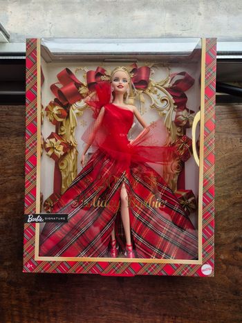 Poupée Barbie signature Joyeux Noël Blonde : Holiday Barbie 2024