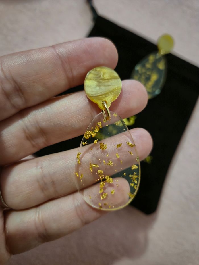 Boucles d'oreilles transparentes et dorées CxL by Christian Lacroix