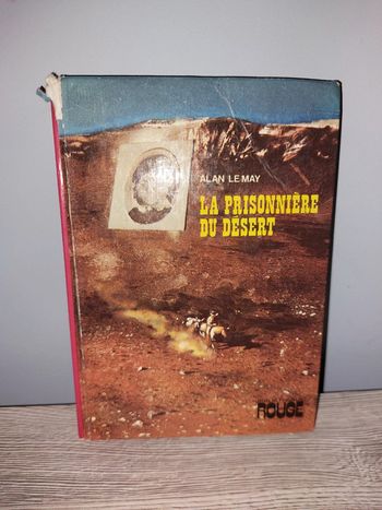 Livre de poche la prisonnière du désert