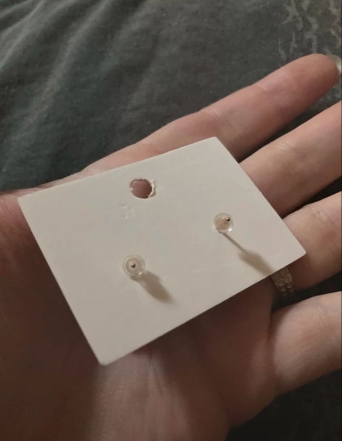 Boucles d’oreilles NEUVES avec étiquette pour femme en forme de fleurs 🌼. - photo numéro 7