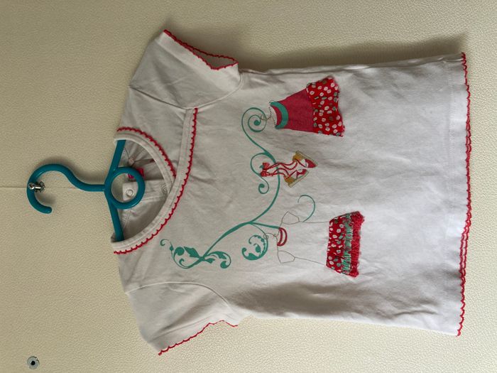 Tee-shirt avec vêtements en tissus taille 18 mois