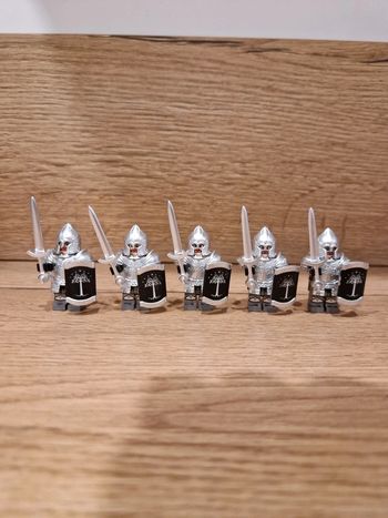 Figurines type lego 5 guerriers de minas tirith du gondor seigneur des anneaux