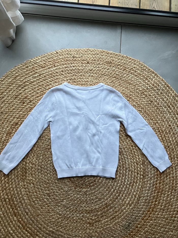 Gilet blanc à motifs cœurs Lili Marelle 5 ans. Porté mais en bon état - photo numéro 4