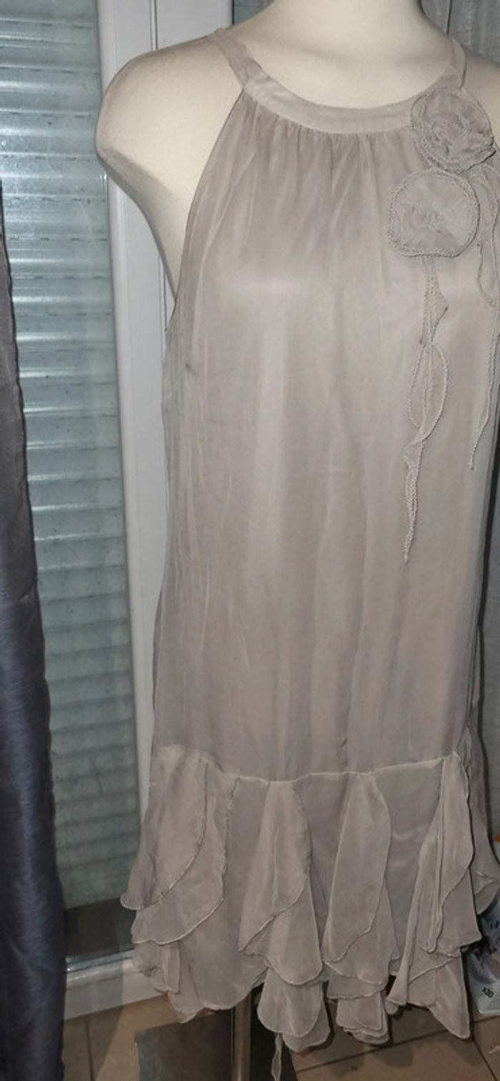 Robe grise en mousseline – Élégance fluide et détails raffinés 40 - photo numéro 2