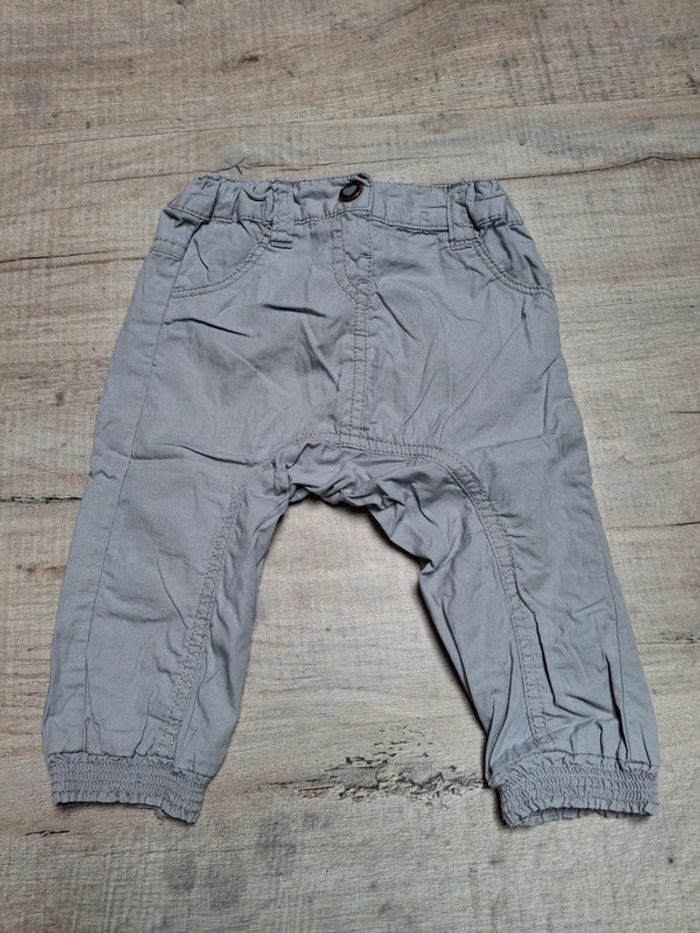 Pantalon gris fin fille 9 mois