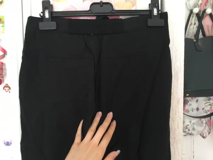 Pantalon style costume noir resserré à la taille - photo numéro 4