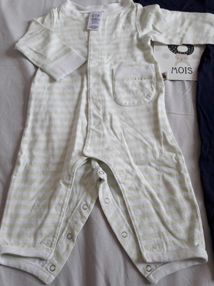 Lot 2 combis Baby Gap 6m - photo numéro 2