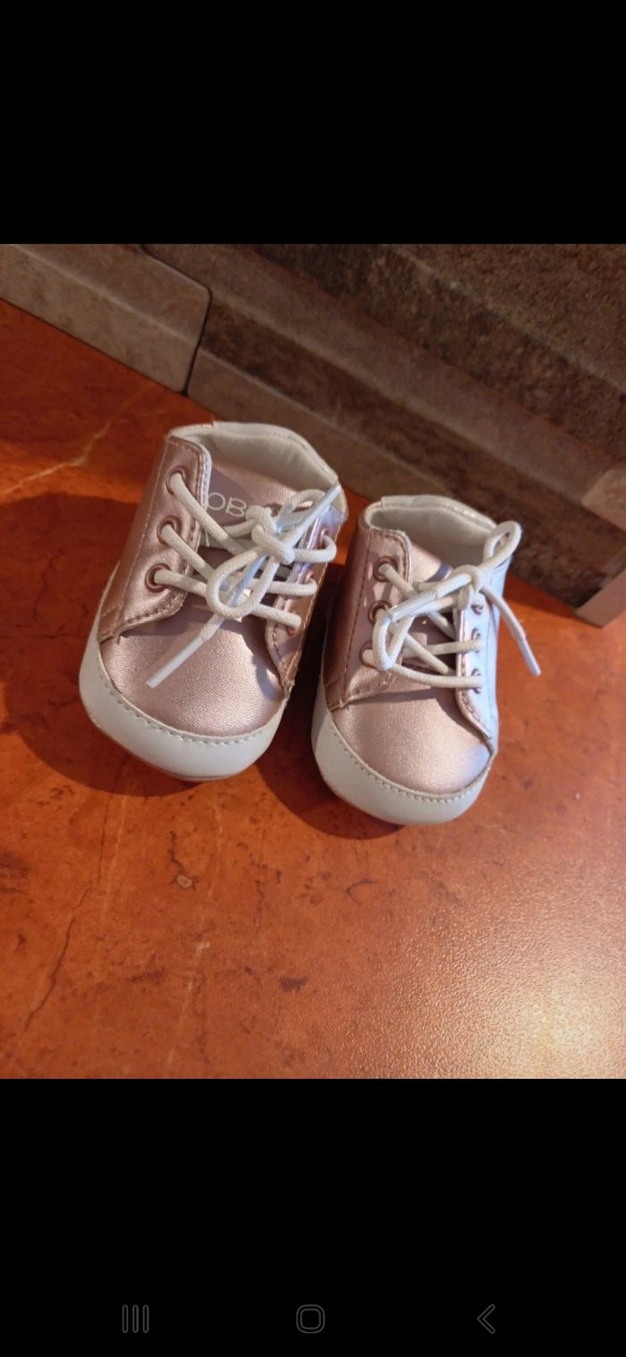 Chaussures bébé taille 0 / 6 mois