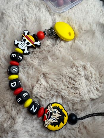 Attache tétine one piece