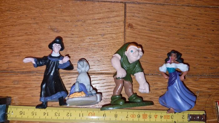 Lot figurines /bossu de notre dame / disney - photo numéro 2