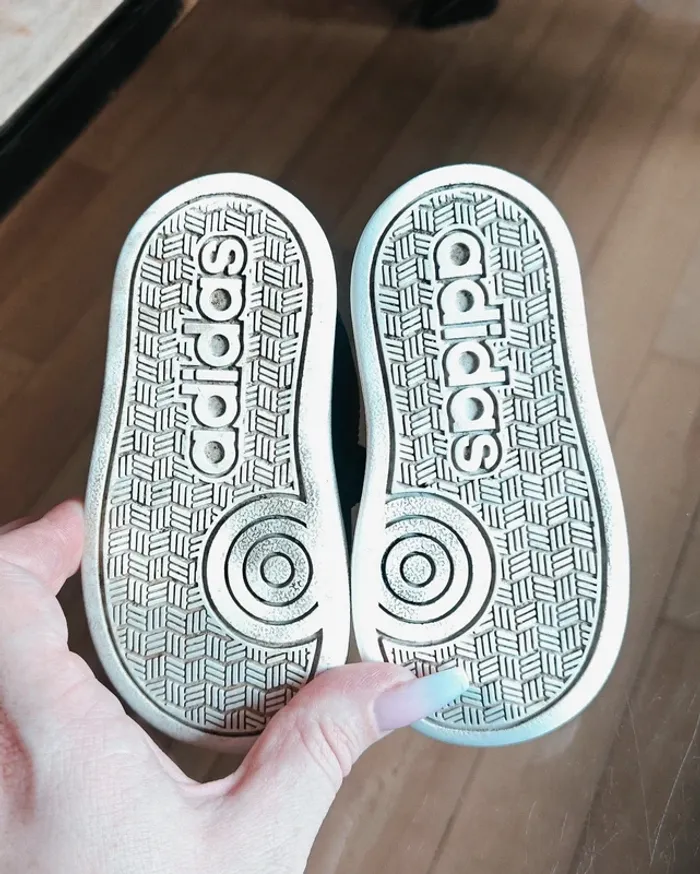Chaussures à scratch Adidas pointure 21 - photo numéro 12