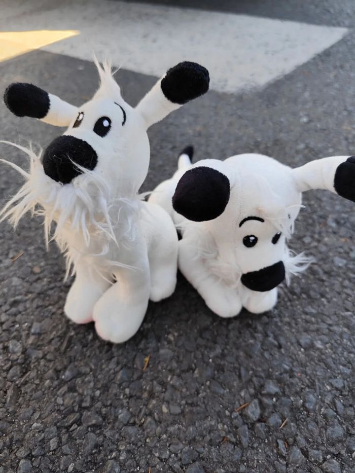Lot de deux magnifiques peluches Idéfix de Astérix et Obélix