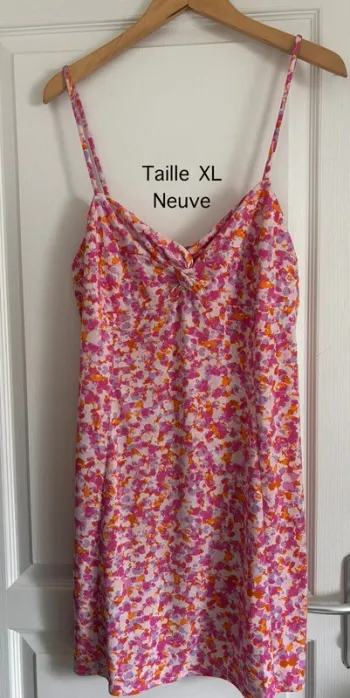 Robe à fleurs rose Mango