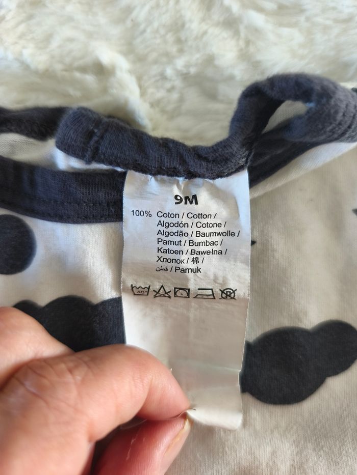 Pyjama blanc nuages et étoiles Kiabi taille 9 mois - photo numéro 3