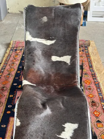 Chaise Longue vintage en cuir de vache – design iconique moderniste