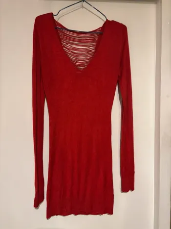 Jolie pull rouge col V taille 38-M en très bon état