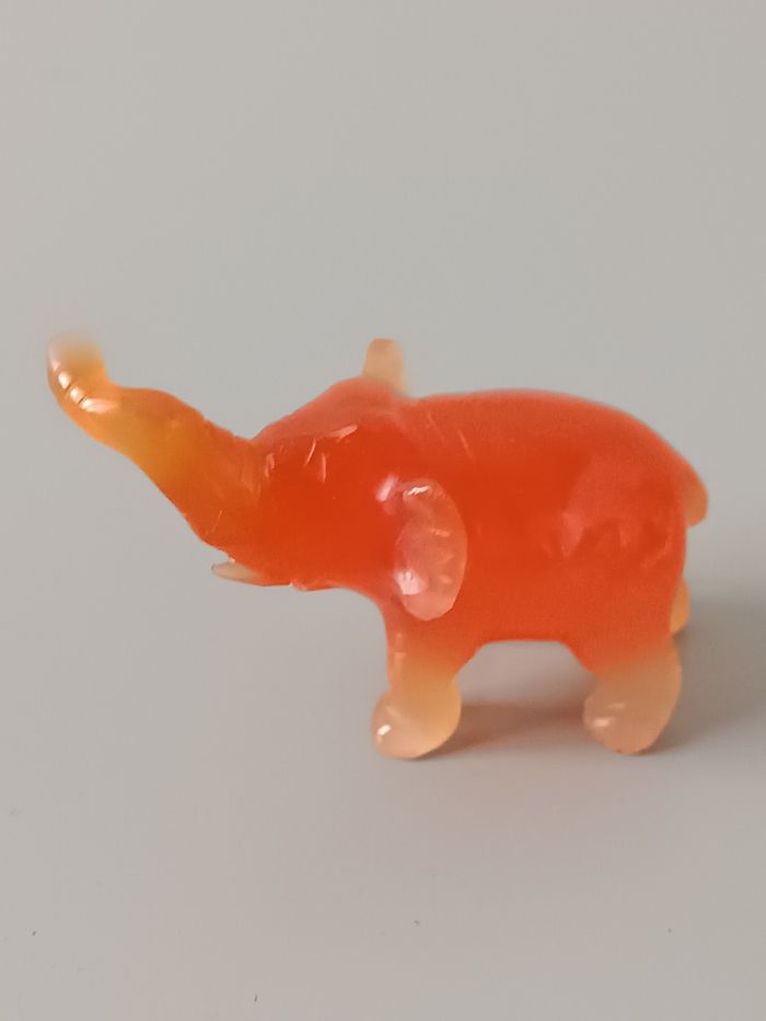 Éléphant orange en verre - photo numéro 7
