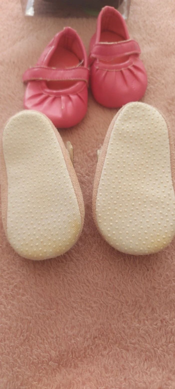 Lot chaussures bébé fille 3-6 mois - photo numéro 3
