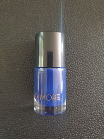 Vernis bleu