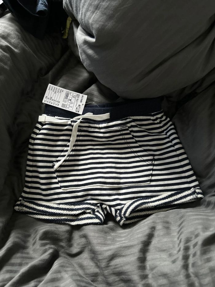 Short Kiabi 12 mois rayé marine blanc