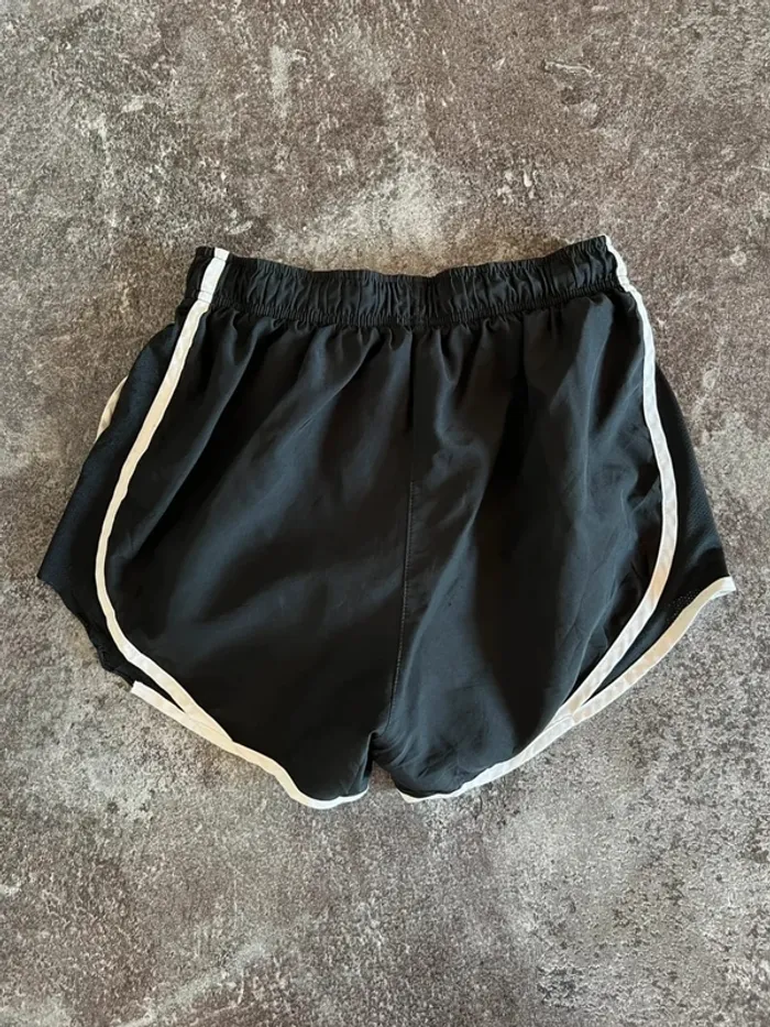 Short sport noir femme Nike taille XS Pantalón corto deportivo mujer Pantaloncino donna Damen - photo numéro 4
