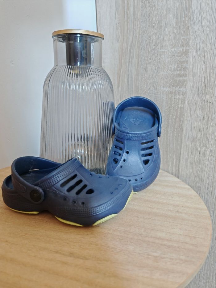 Chaussure enfant style crocs neuve pointure 24