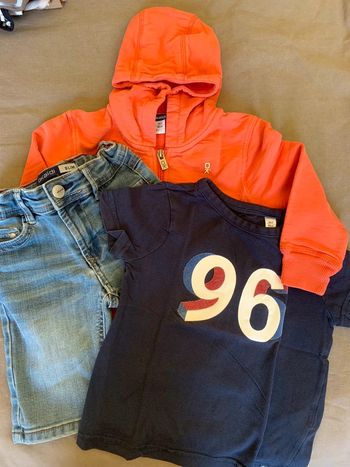 Ensemble Sweet à capuche T-shirt bermuda en jean 3 ans
