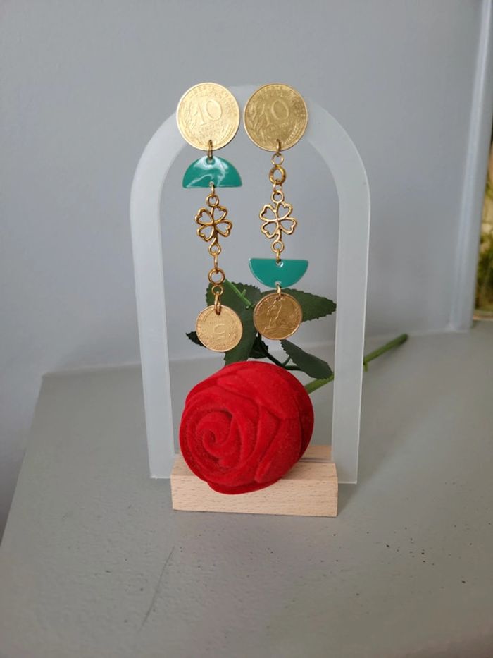 Clis d oreilles pieces cts et perle écaillée - photo numéro 2