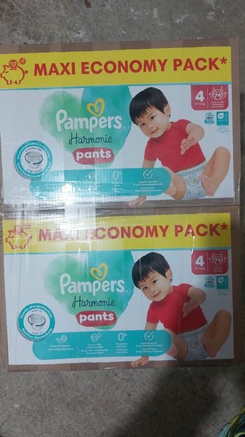 Couche pampers taille 4pants harmonie 74couche par carton soit 148couche pour 35euro
