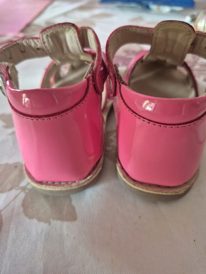 Sandales roses - photo numéro 3