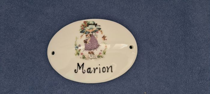 Plaque de porte en porcelaine avec prénom Marion