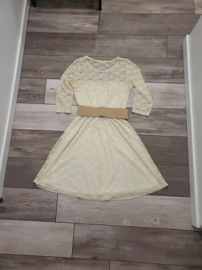 Robe dentelle - taille S - photo numéro 5