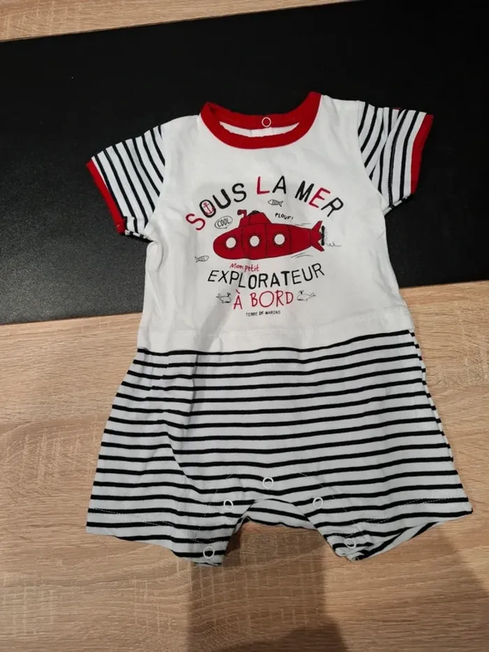 Barboteuse bebe sous la mer