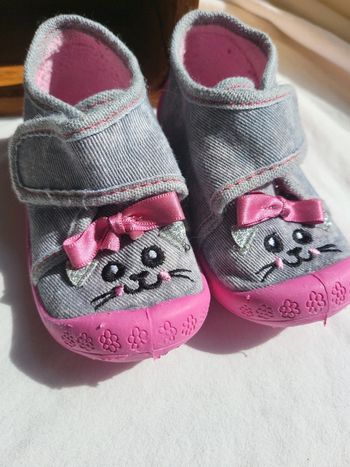 Chaussons fermés scratchs souris 21