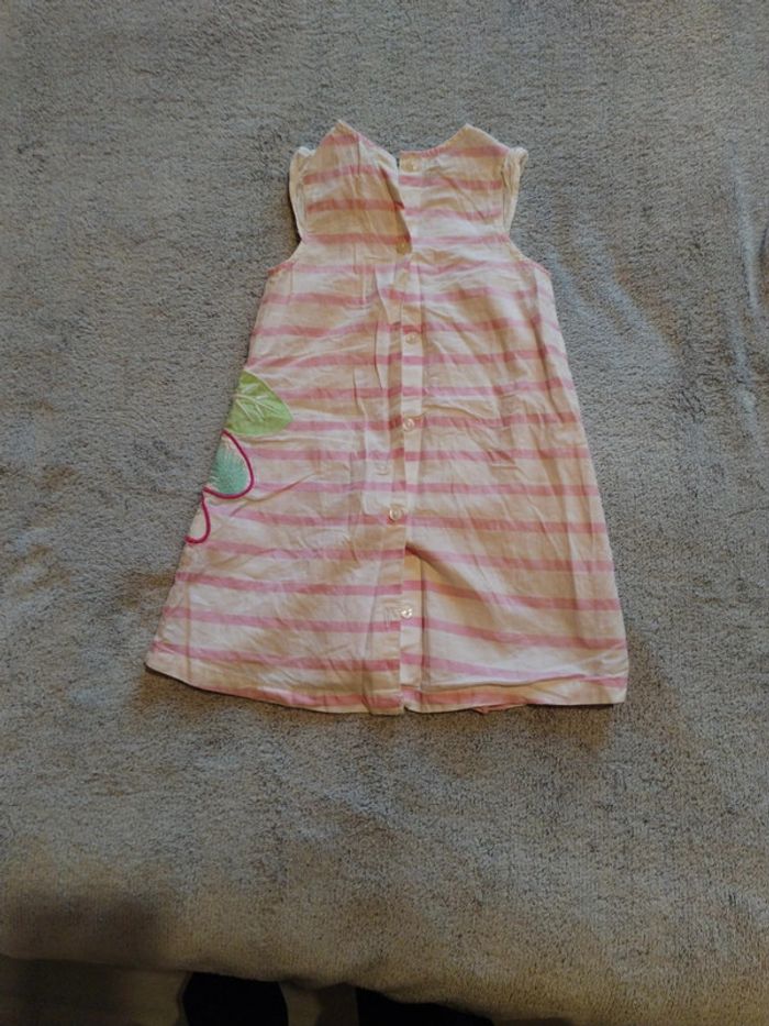 Robe rose et blanche - photo numéro 4