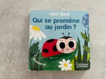 Qui se promène dans le jardin